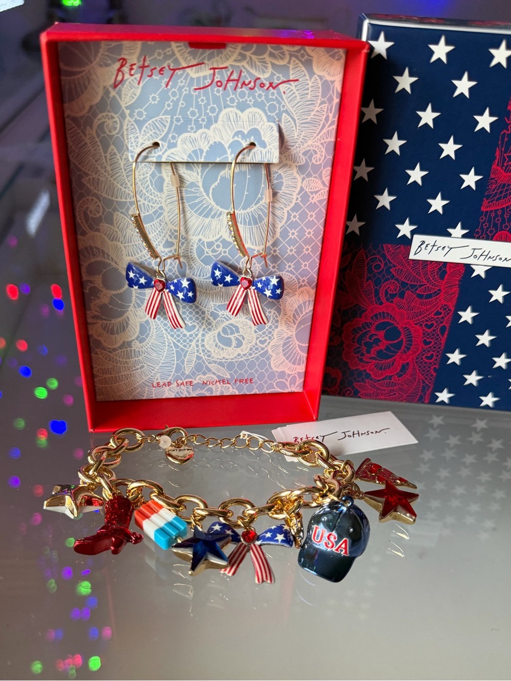 Betsey Johnson 4th July Americana Gold Tone Red White Blue USA Charm Bracelet - Picture 3 of 4
